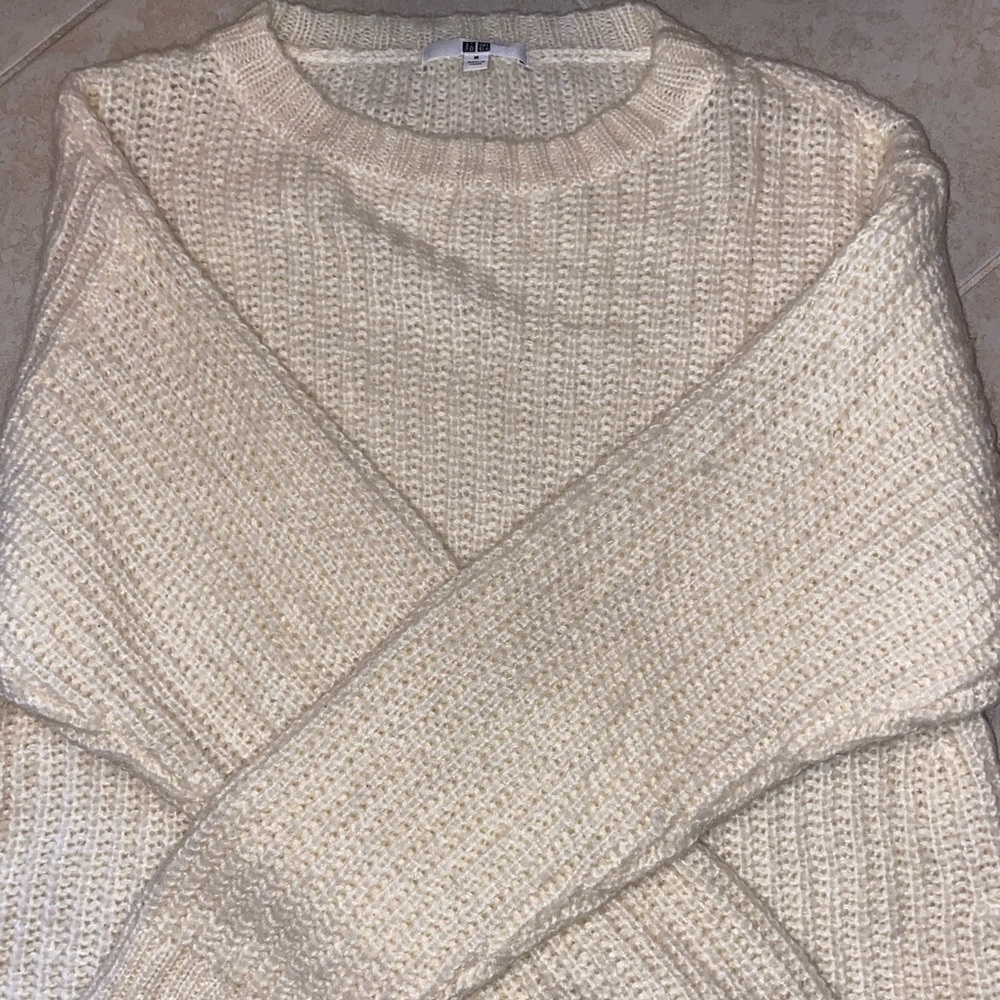 UNIQLO women’s sweater crew neck sweater